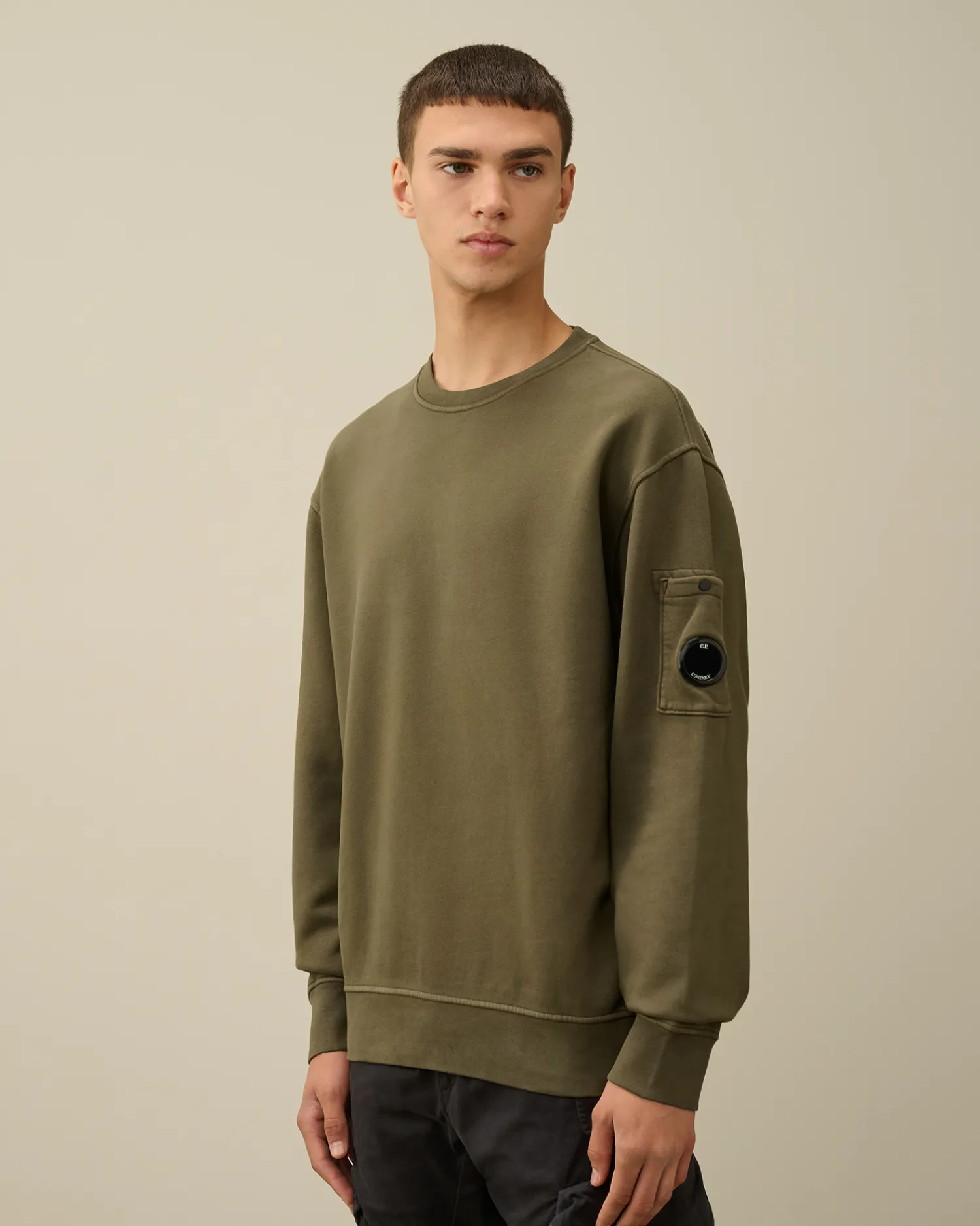 C.P. Company Felpe>Brushed and Emerized Diagonal Fleece Lens Crew Neck Sweatshirt Grape Leaf – Green