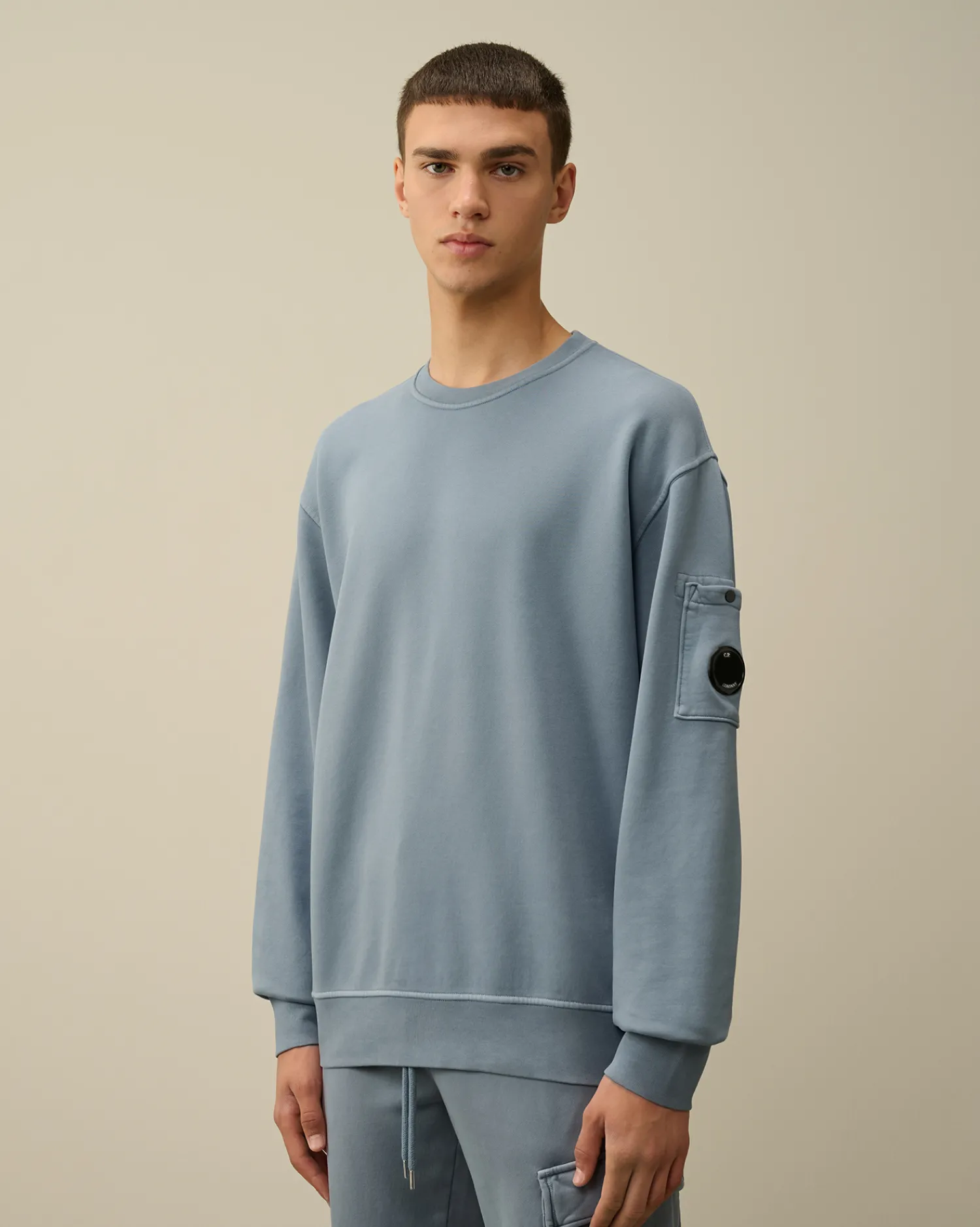 C.P. Company Felpe>Brushed and Emerized Diagonal Fleece Lens Crew Neck Sweatshirt Flint Stone – Blue