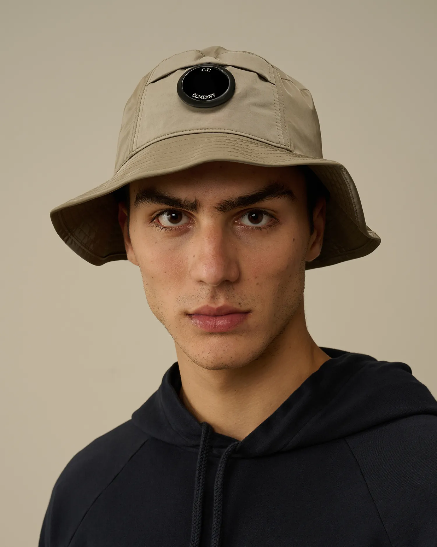 C.P. Company Cappelli>Chrome-R Bucket Hat Walnut – Beige