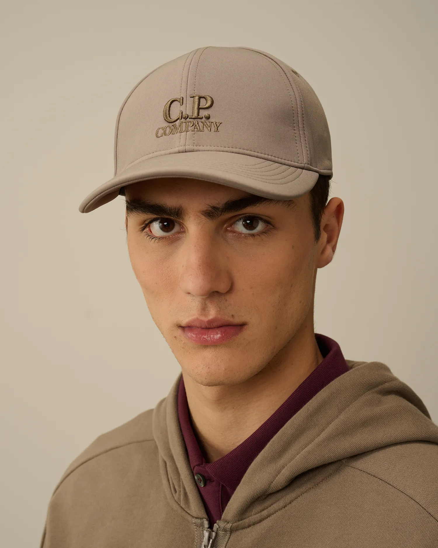 C.P. Company Cappelli>C.P. Shell-R Logo Cap Walnut – Beige