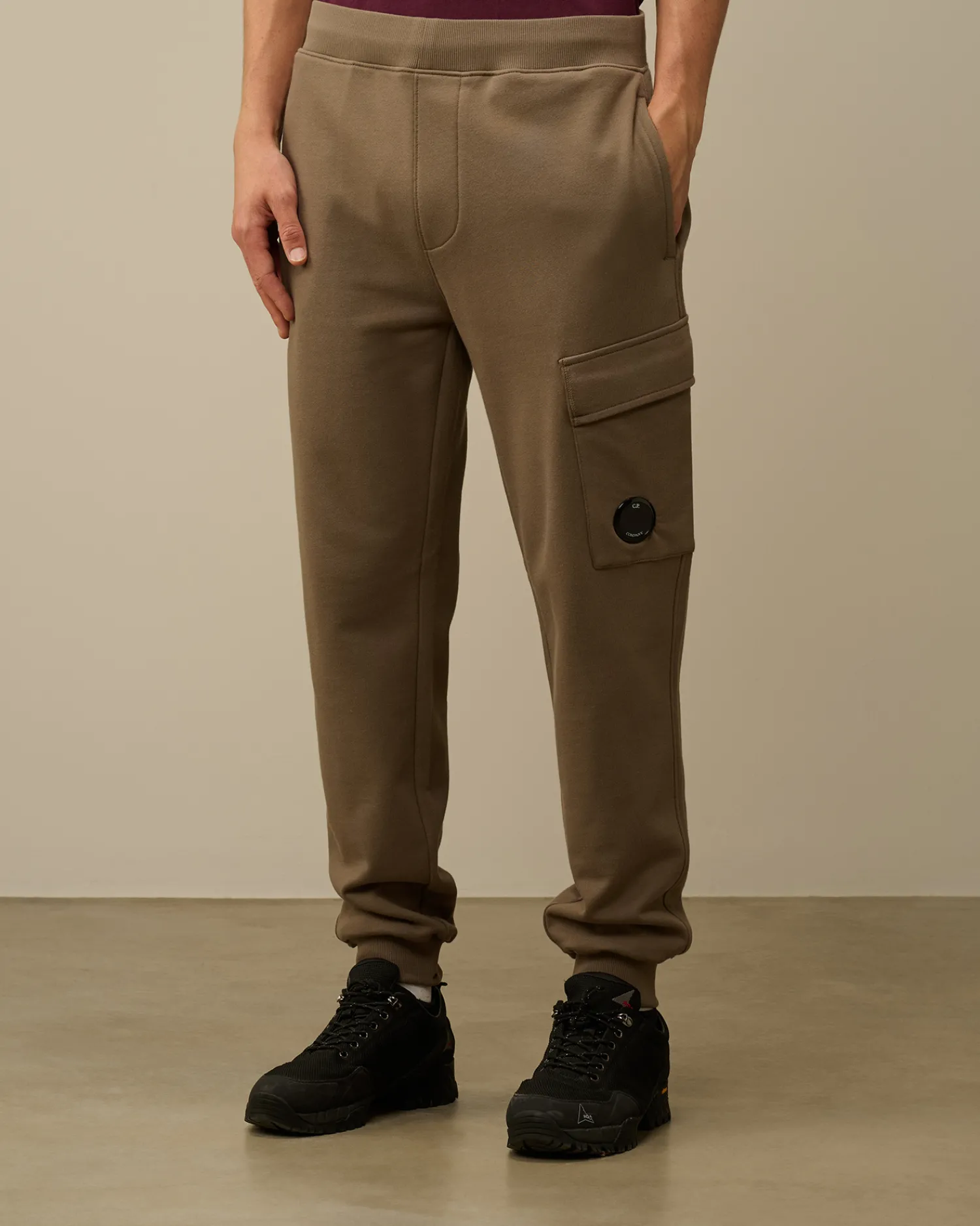 C.P. Company Tute & Shorts>Diagonal Raised Fleece Cargo Sweatpants Walnut – Beige