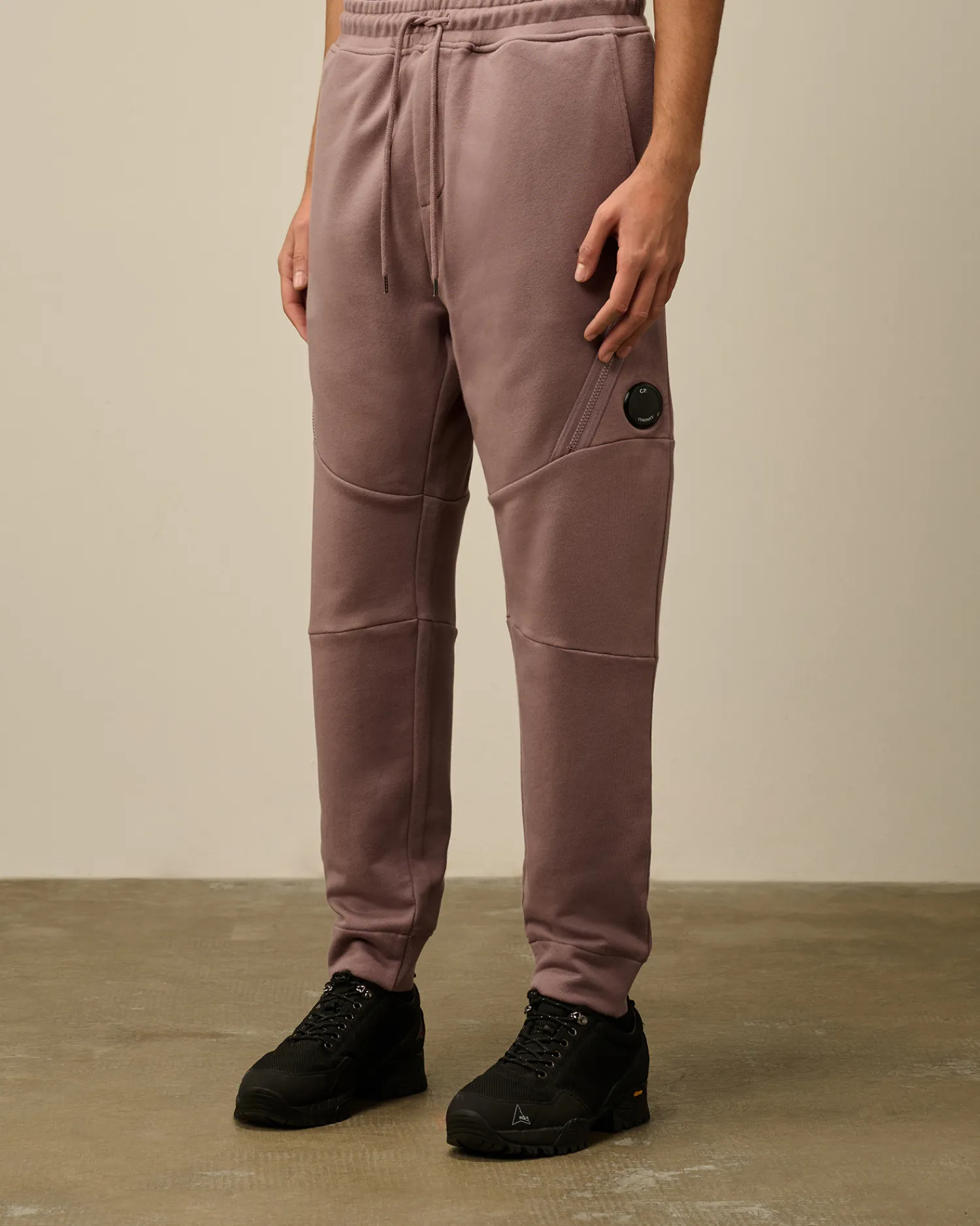 C.P. Company Tute & Shorts>Diagonal Raised Fleece Lens Sweatpants Purple Dove