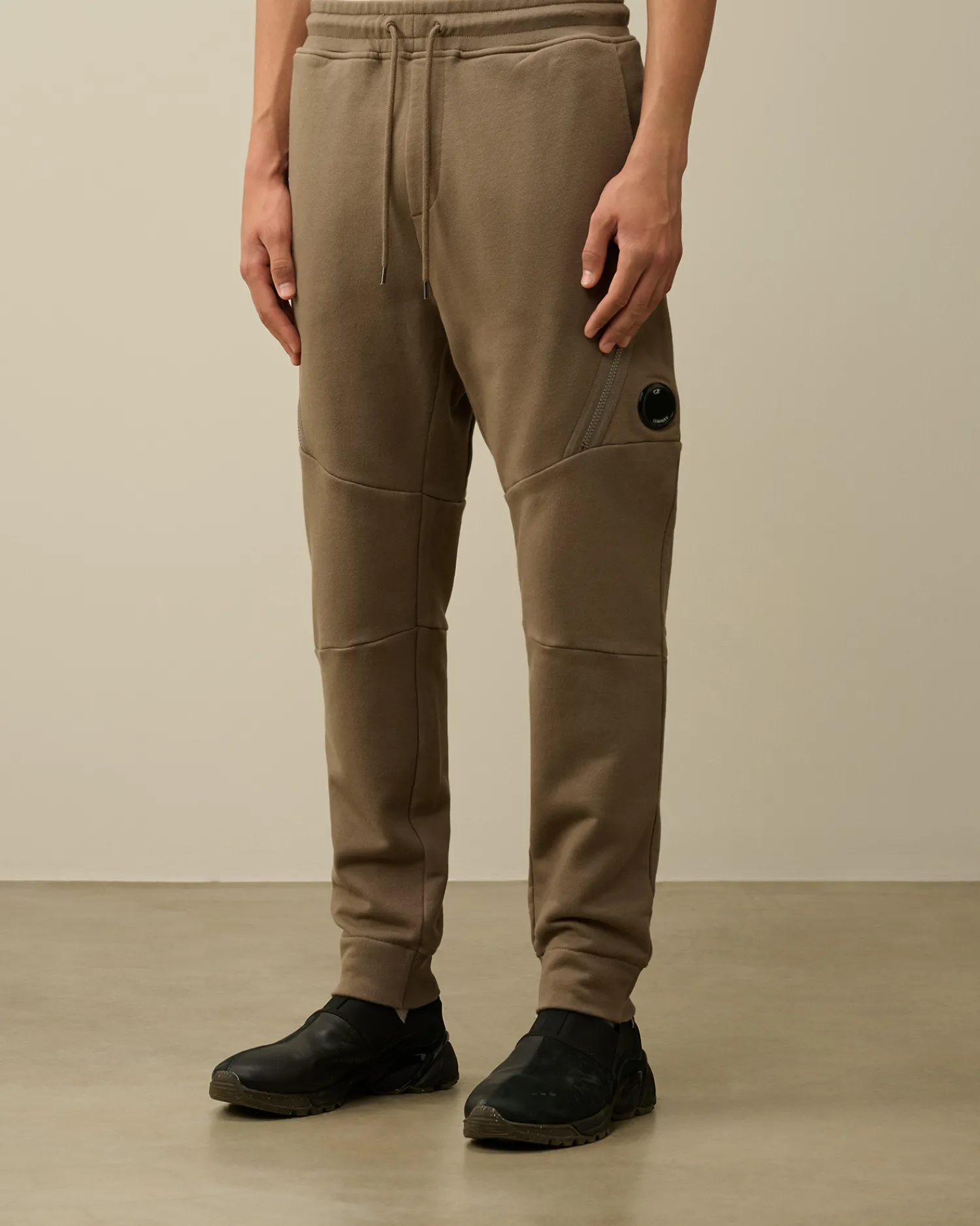 C.P. Company Tute & Shorts>Diagonal Raised Fleece Lens Sweatpants Walnut – Beige