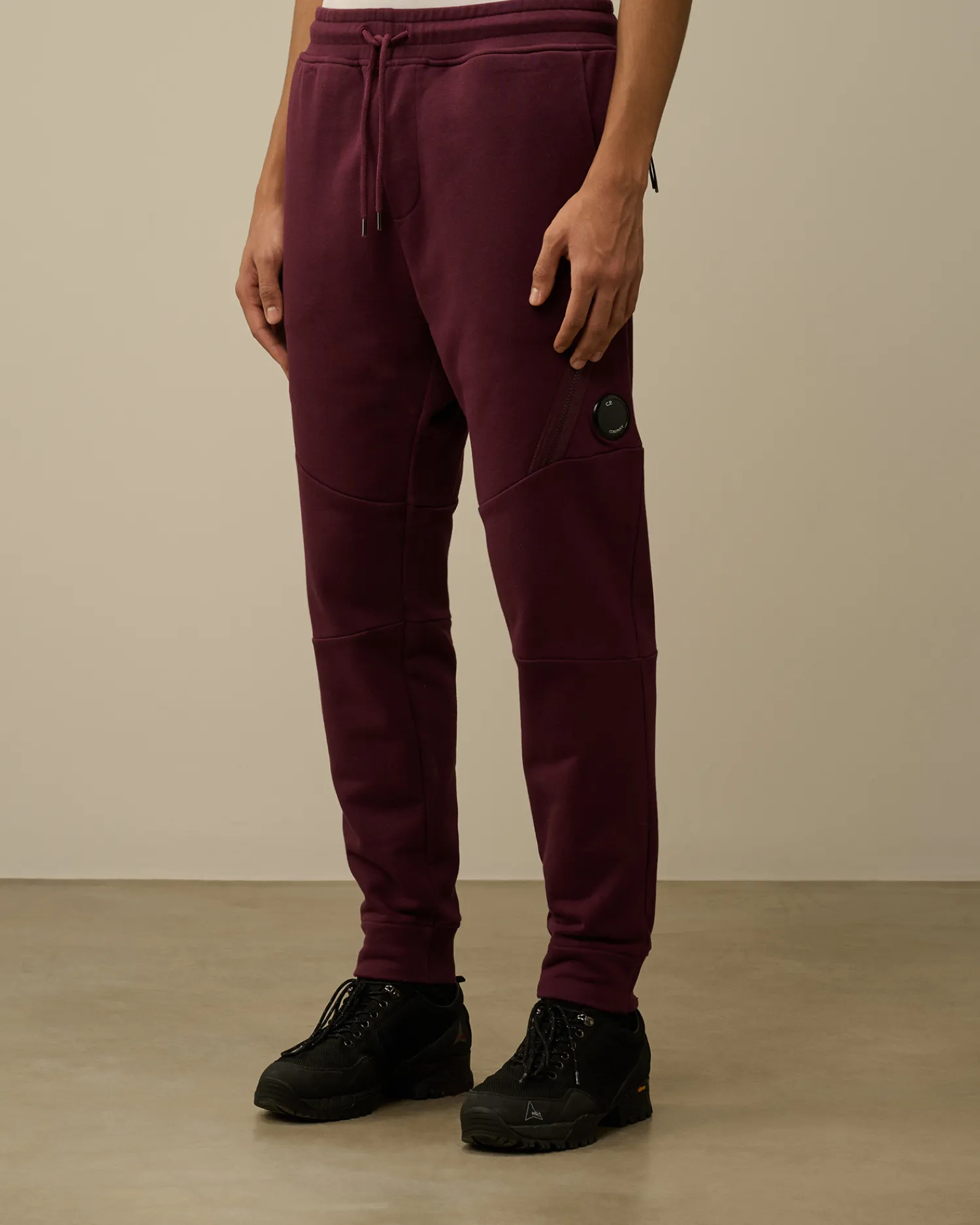 C.P. Company Tute & Shorts>Diagonal Raised Fleece Lens Sweatpants Potent Purple