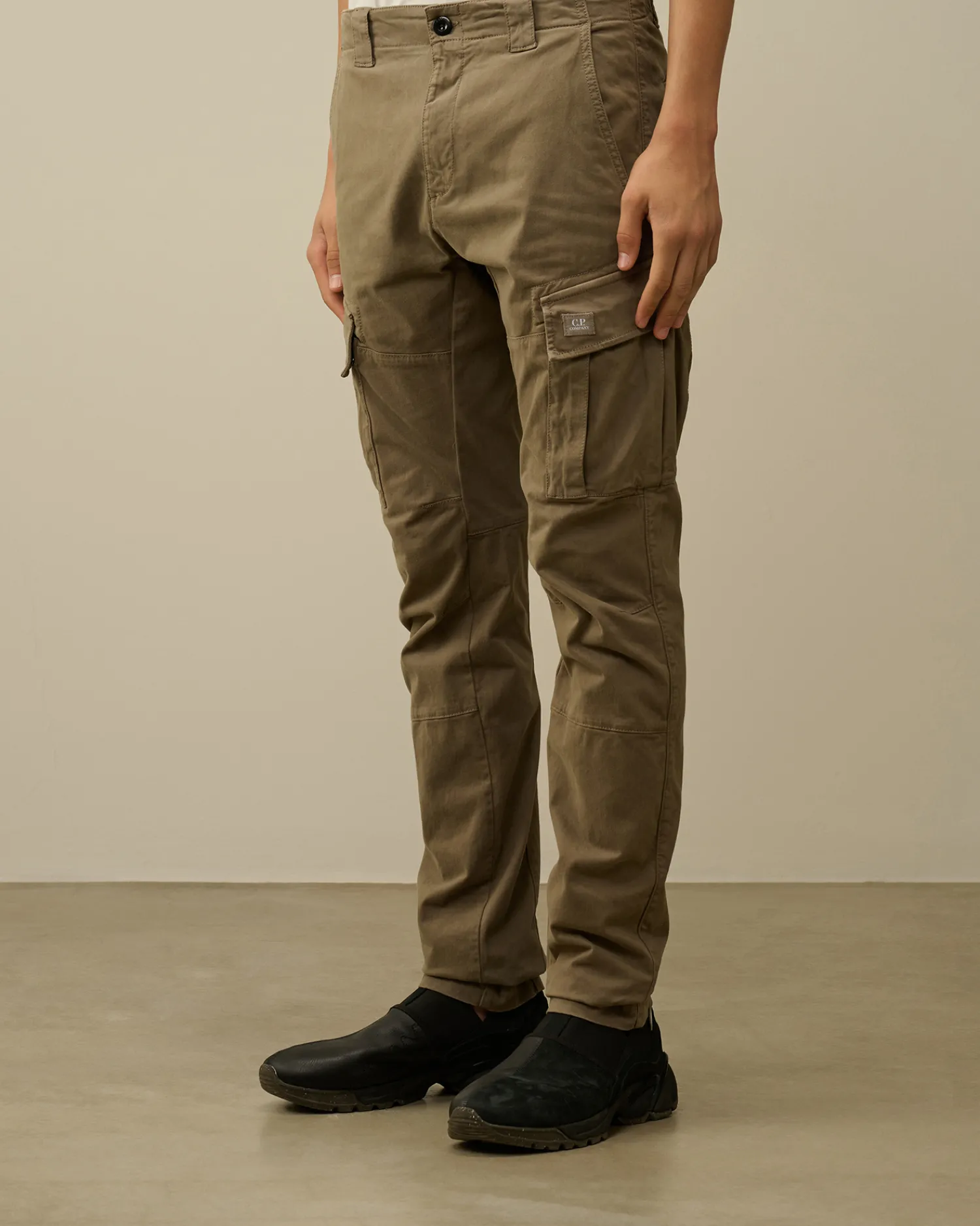 C.P. Company Pantaloni>Stretch Sateen Ergonomic Cargo Pants Walnut – Beige