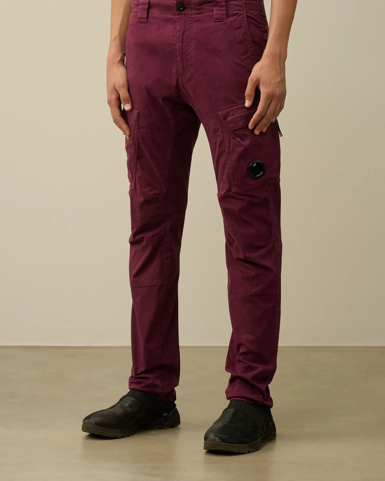 C.P. Company Pantaloni>Stretch Sateen Ergonomic Lens Cargo Pants Potent Purple